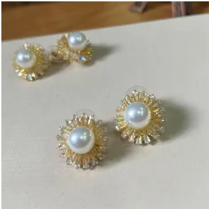 Brinco de perola com Baguetes em zircônia