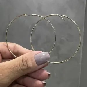 Argola fina com 60mm