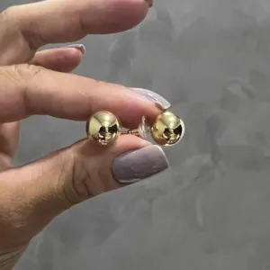 Brinco de Bola lisa 10mm - Banhado a ouro