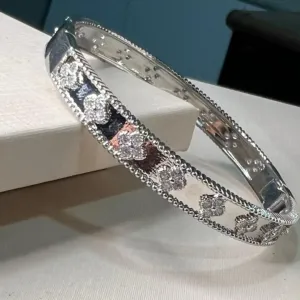 Bracelete inspiração Trevo