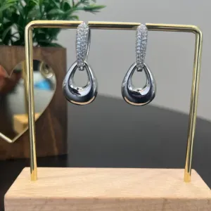 Brinco de Argola Clik cravejada com pingente Gota Lisa