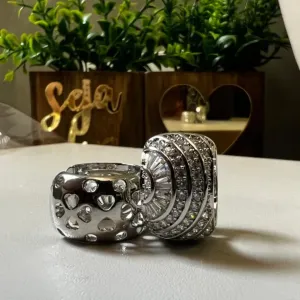 Brinco de Clik Cravejado