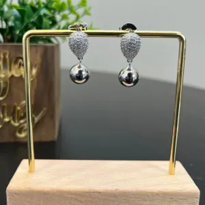 Brinco de Gota Cravejada bom Bolinha
