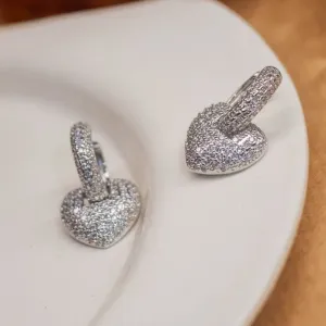 Brinco de Clik pingente de coração cravejado