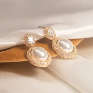 Brinco Pérola cravejado em volta Base Zirconia