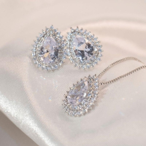 Conjunto de Gota cravejada em volta