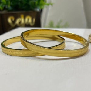 Bracelete em Aço trabalhado - Dourado