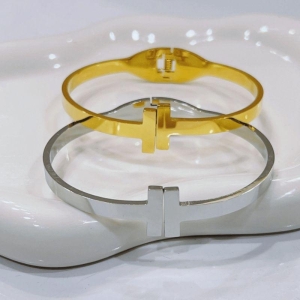 Bracelete em T - Aço com banho de Ouro