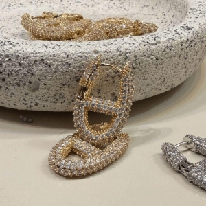 Brinco Clik Cravejado - Banho de Ouro