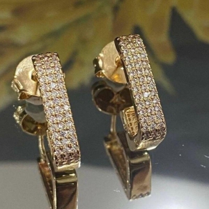 Brinco Retangular de Argola Cravejado