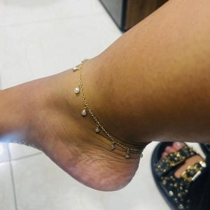Tornozeleira fio elos com pingente de pérolas