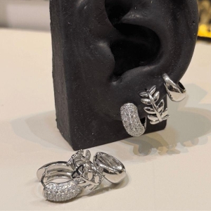 Brinco Trio de argola Clik cravejado - Banho de Rodio