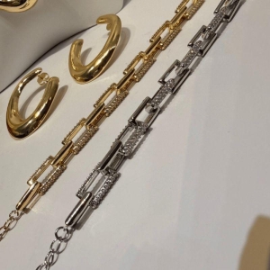 Pulseira Elos retangulares Cravejada - banho de Ouro