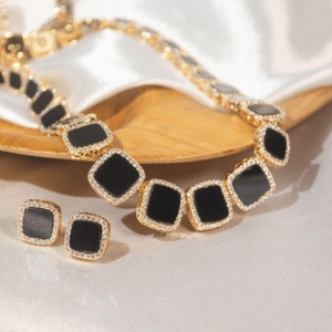 Conjunto Elegante Cravejado - Banho de ouro pedra Preto