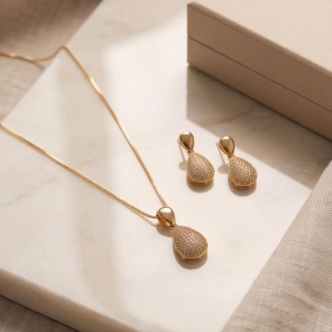 Conjunto de Gota Cravejada - Banho de Ouro