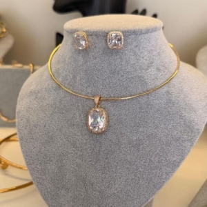 Conjunto em Aro Pedra Retangular cravejada