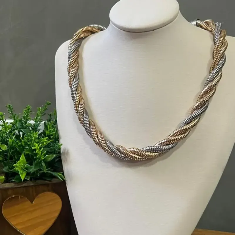 Colar torcido com 10mm 45cm de comprimento + 5cm de extensor