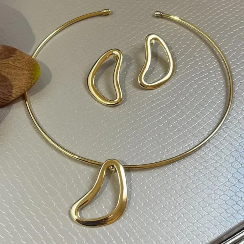 Conjunto aro Brinco oval vazado