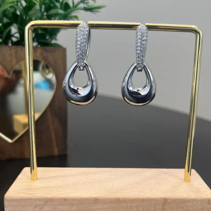 Brinco de Argola Clik cravejada com pingente Gota Lisa
