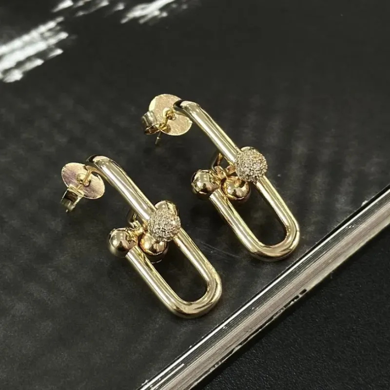 Brinco Inspiração Cartier Tarraxa