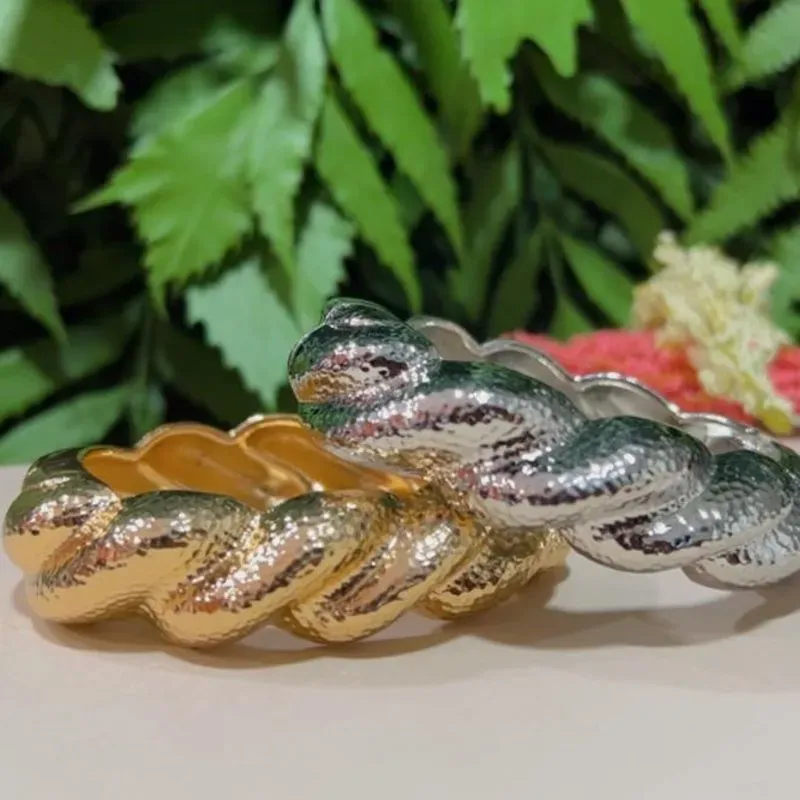 Bracelete ondulado martelado