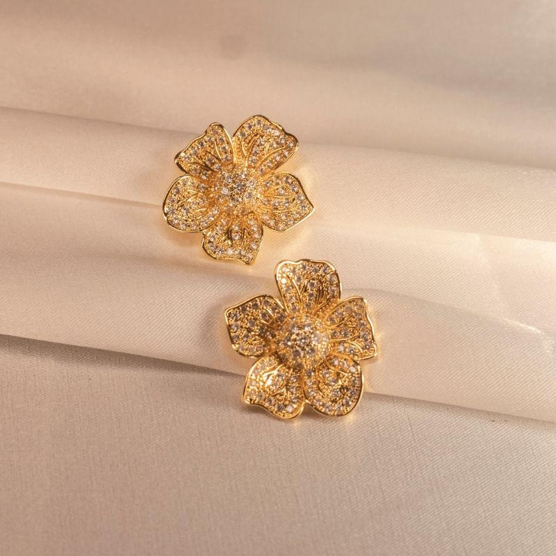 Brinco de Flor Cravejado