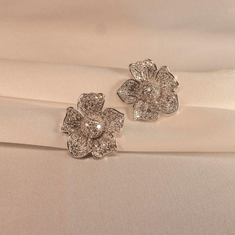 Brinco de Flor Cravejado