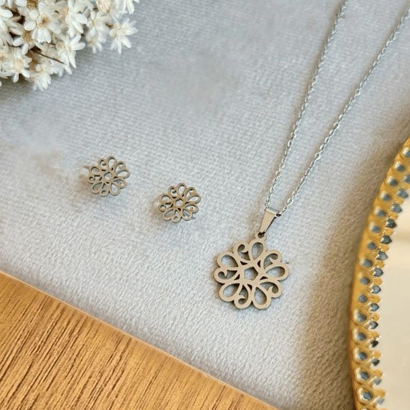 Conjunto de Flor Vazada