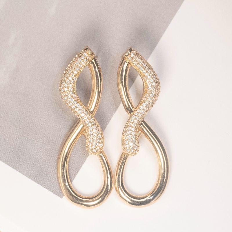 Brinco de Gota Fio cravejado