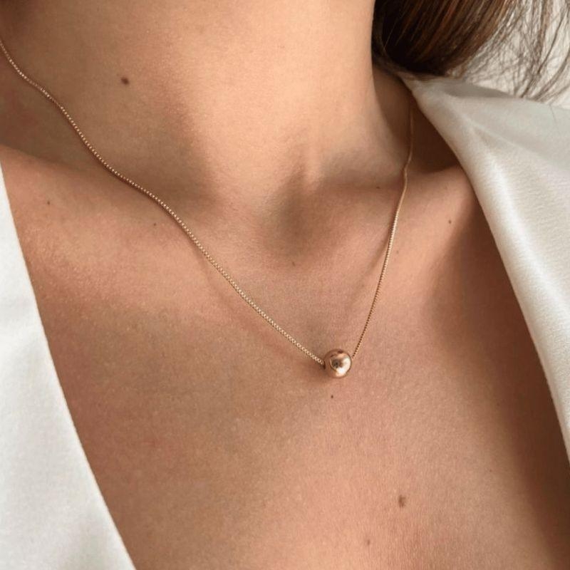 Corrente com pingente de Bolinha