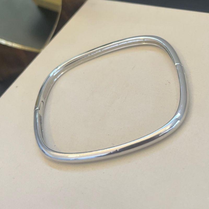 Bracelete quadrado Liso - Abertura no meio