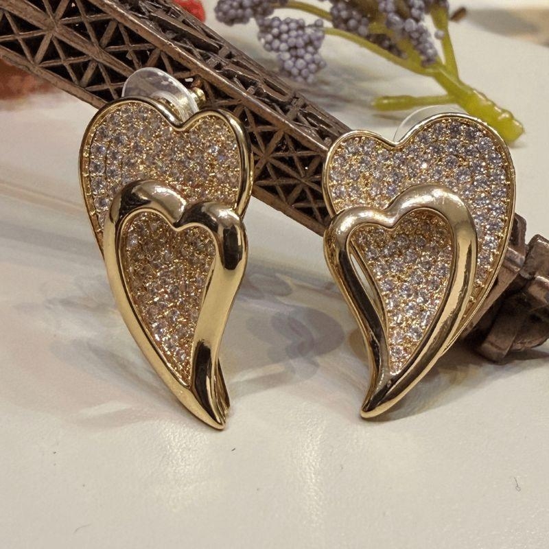 Brinco de coração Cravejado - banho de ouro