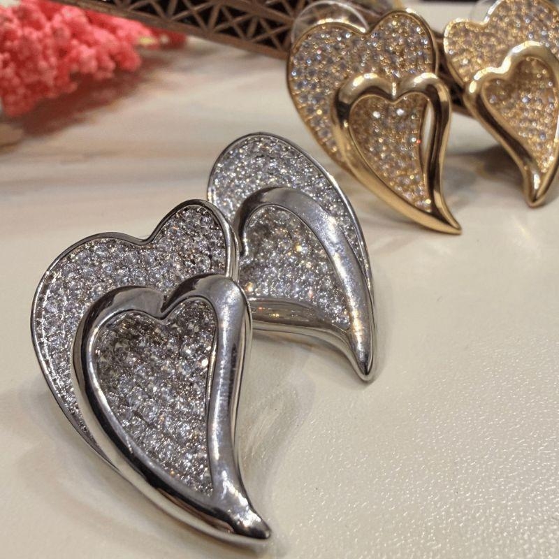 Brinco de coração Cravejado - banho de Rodio