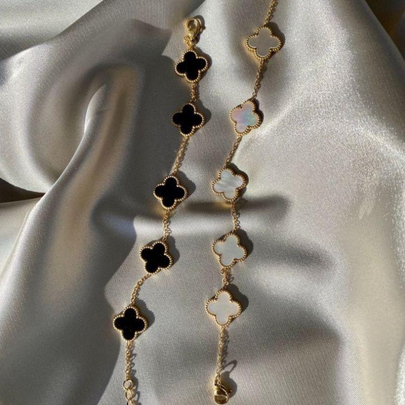 Pulseira Trevo Inspiração - Preta - Aço inox com banho de ouro