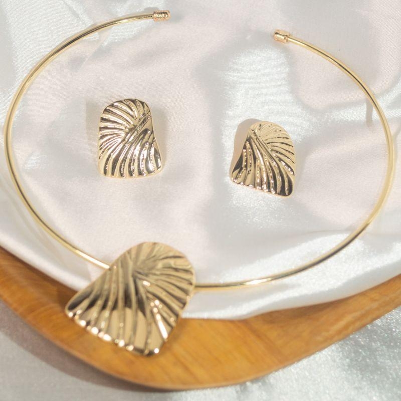 Conjunto Aro pingente e Brinco Trabalhado - Banho de Ouro