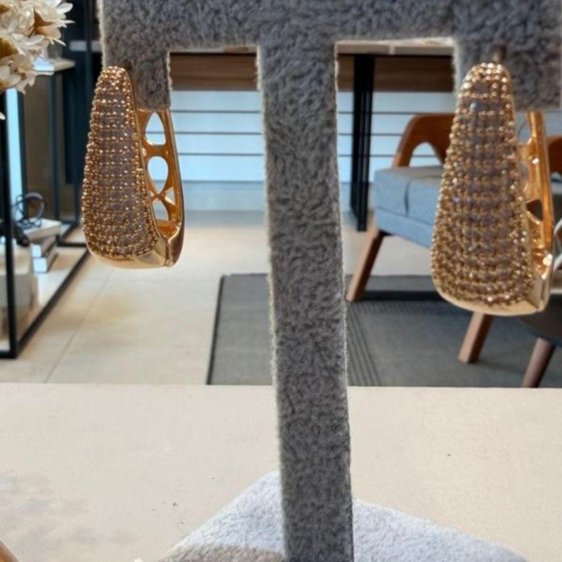 Brinco de Gota Cravejada com 30mm - Banho de Ouro