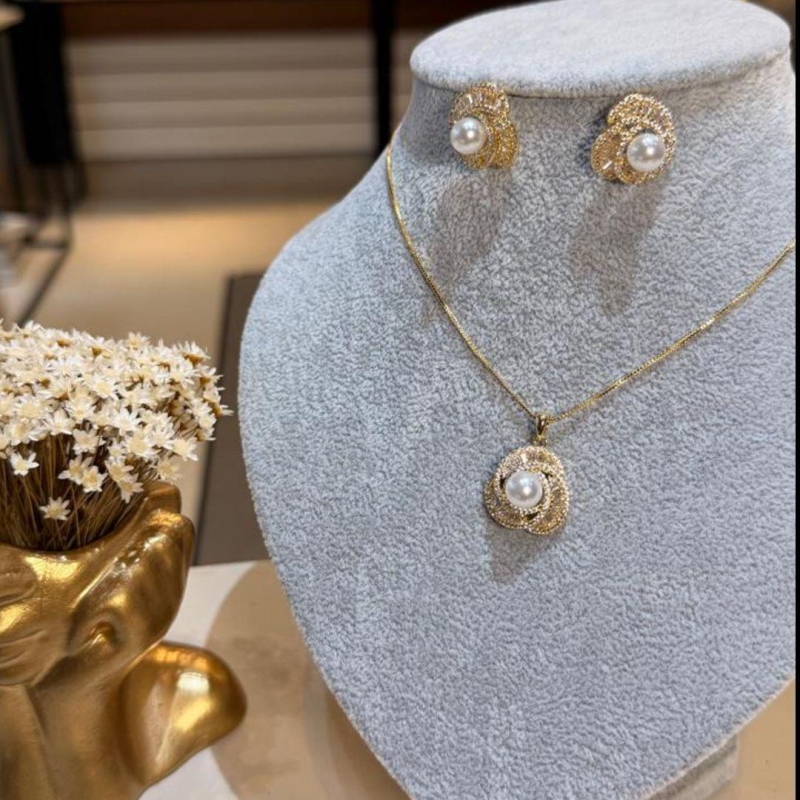 Conjunto de Perola com zircônias cravejadas em Volta