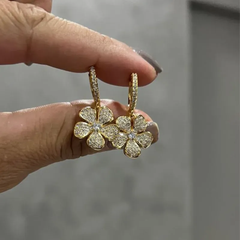 Brinco de Clik cravejado com Pingente de Flor Cravejado