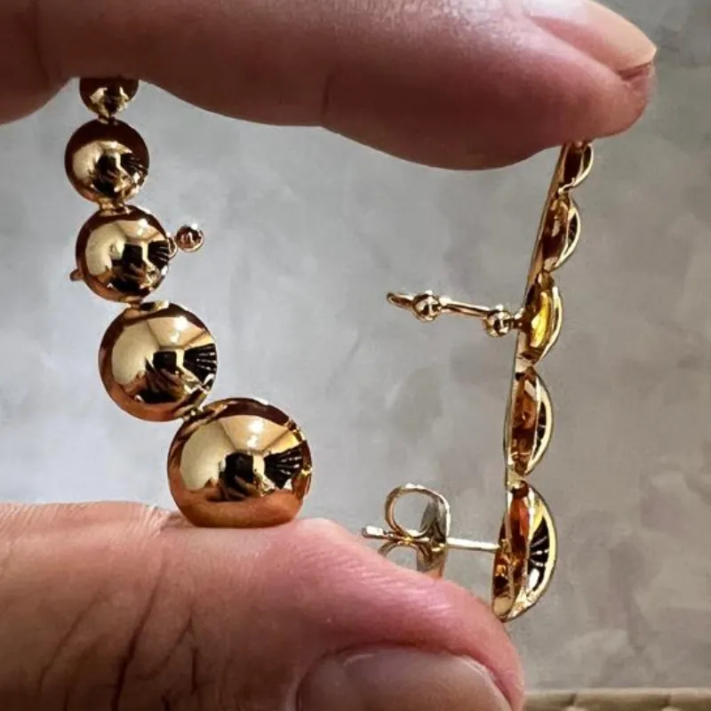 Brinco Ear Hook esferas