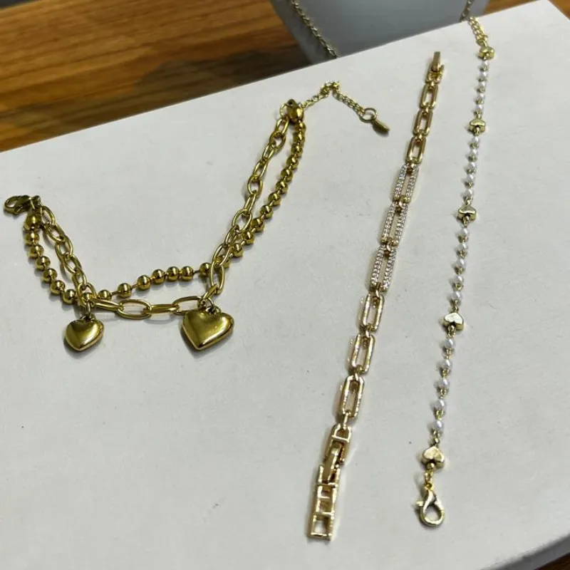 Pulseira de Perolas com Coração - Banhada a Ouro