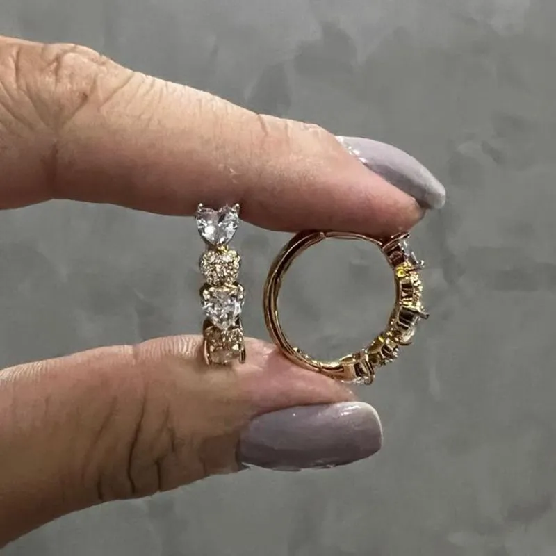 Brinco de Clik 20mm Corações cravejados + coração de zircônia