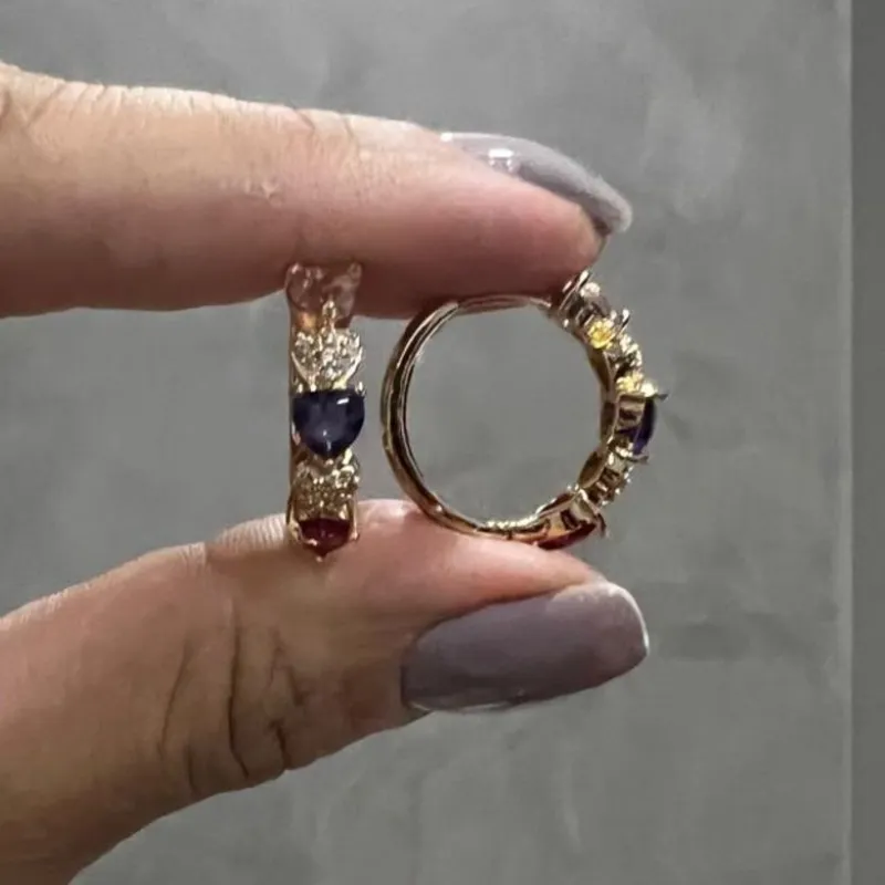 Brinco de Clik 20mm Corações cravejados + coração de zircônia