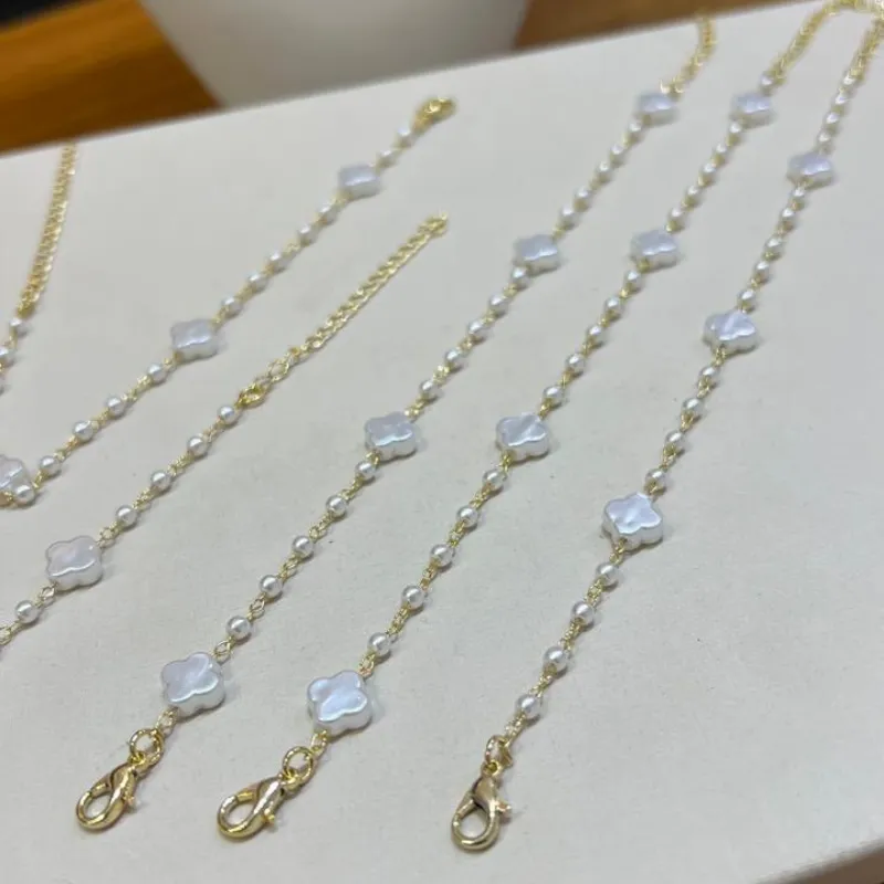 Pulseira de Perola com trevo Inspiração - Banhado a ouro