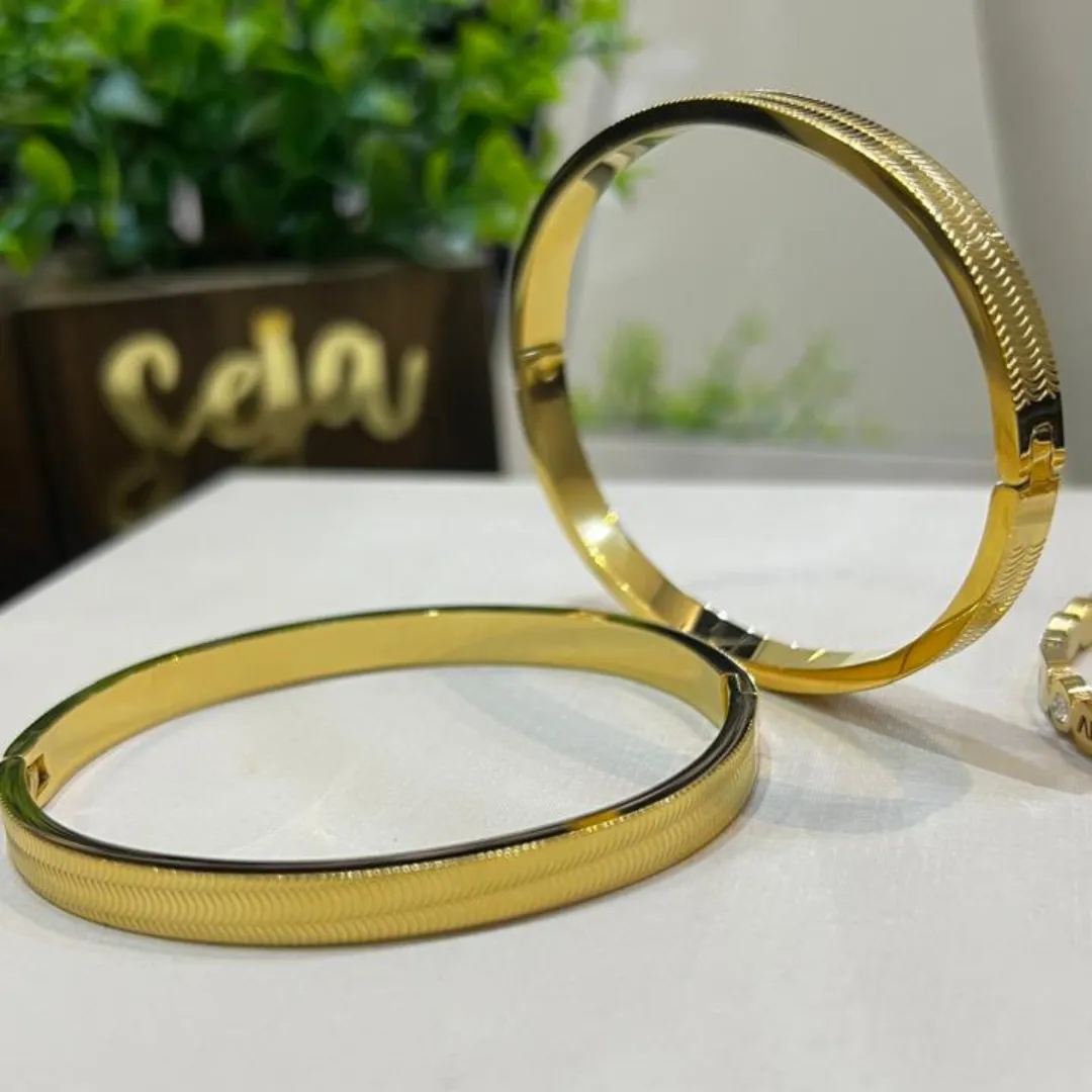 Bracelete em Aço trabalhado - Dourado