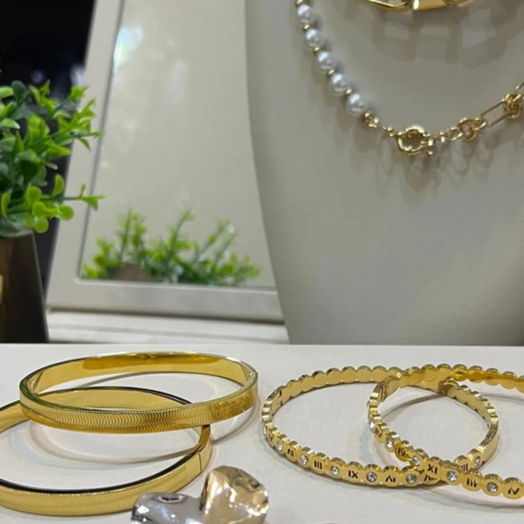 Bracelete em Aço trabalhado - Dourado