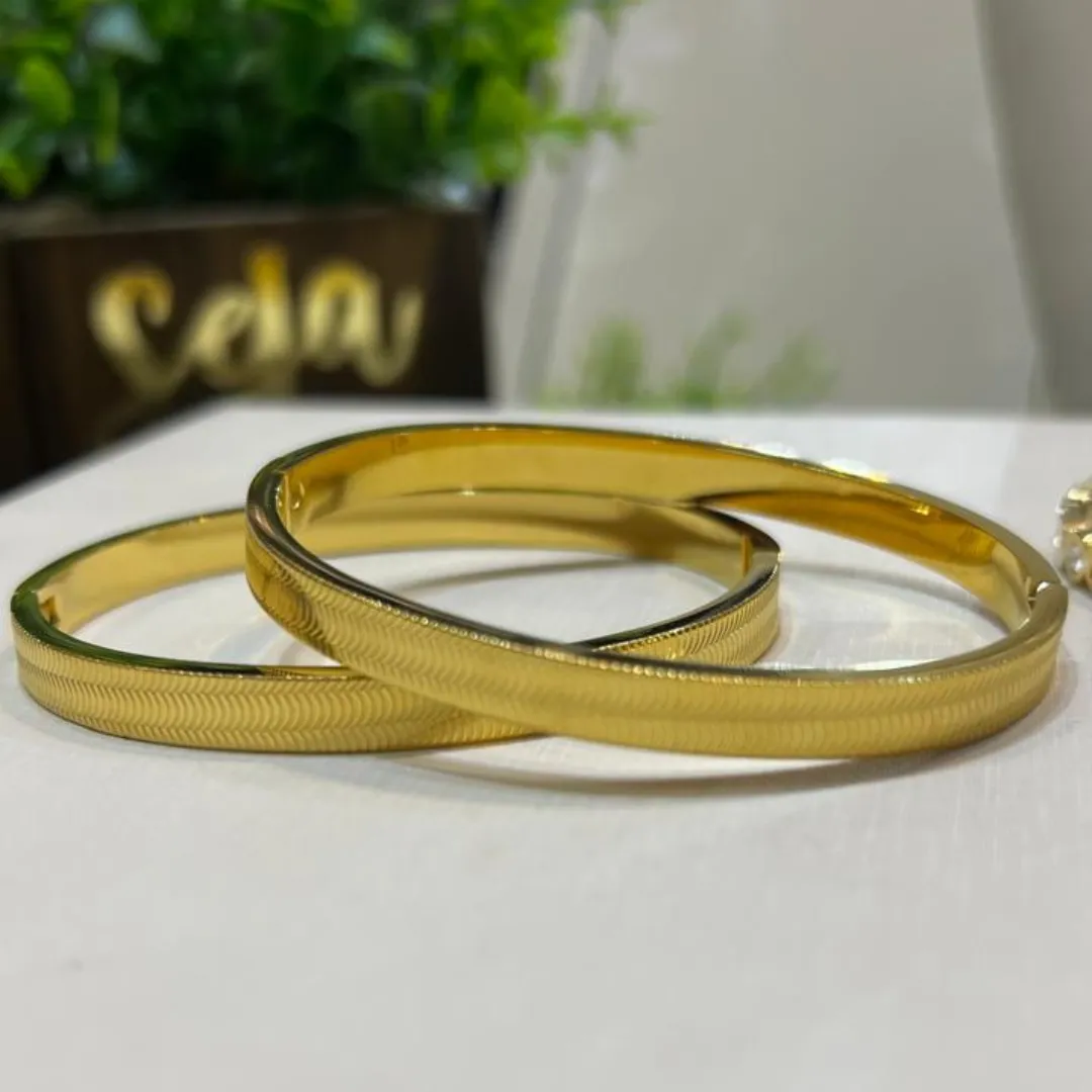 Bracelete em Aço trabalhado - Dourado