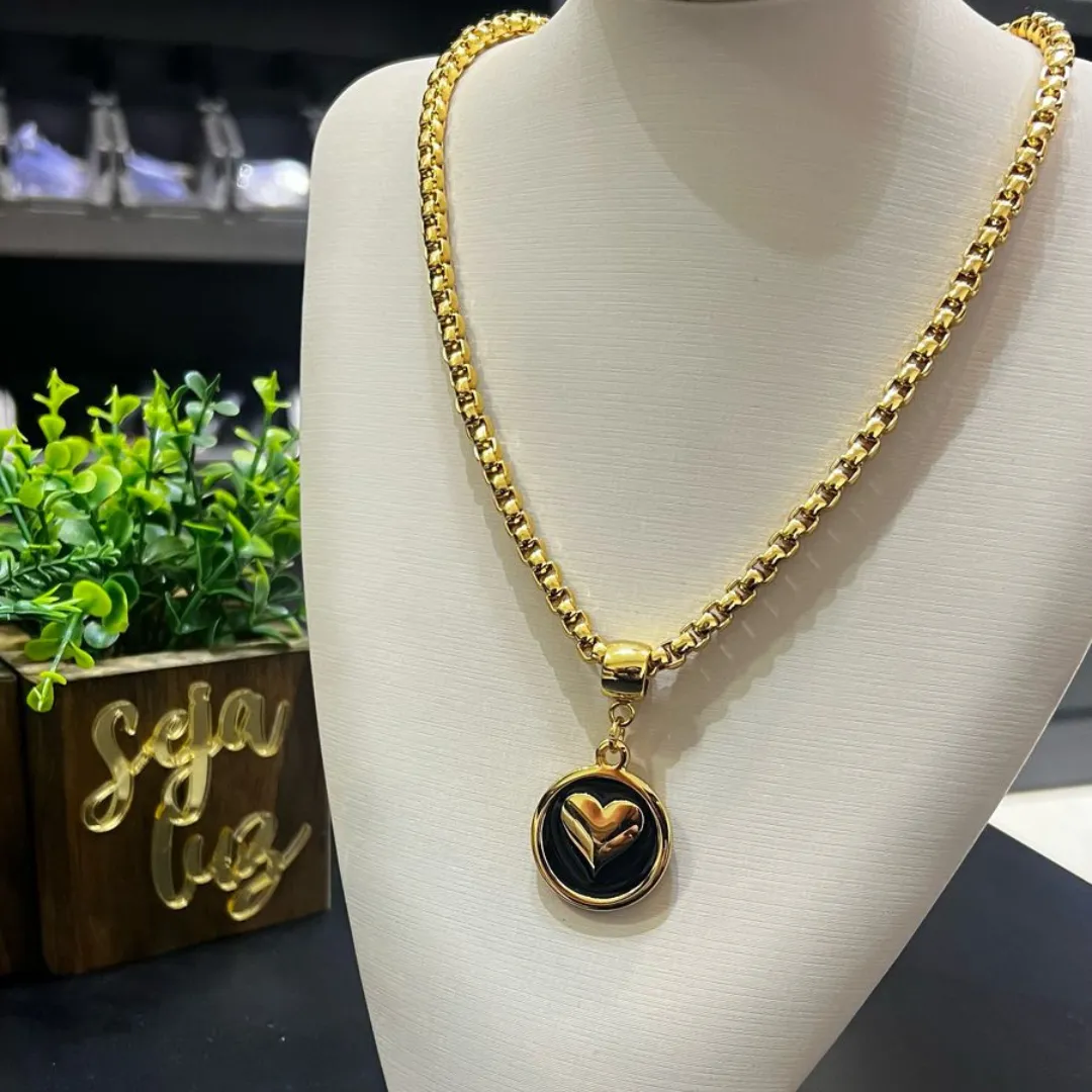 Colar Cartier redonda Pingente coração preto coração liso - Ouro