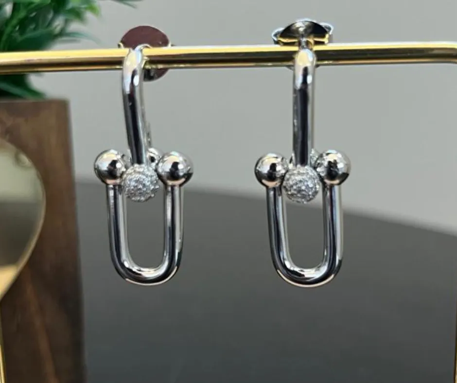 Brinco Inspiração Cartier Tarraxa