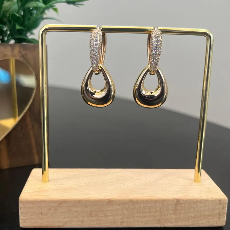 Brinco de Argola Clik cravejada com pingente Gota Lisa