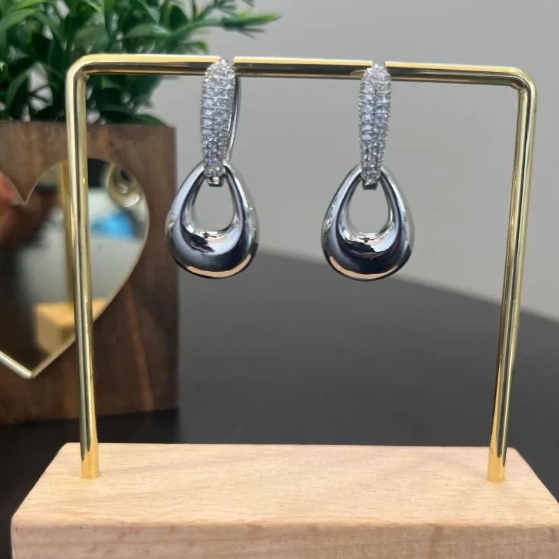 Brinco de Argola Clik cravejada com pingente Gota Lisa